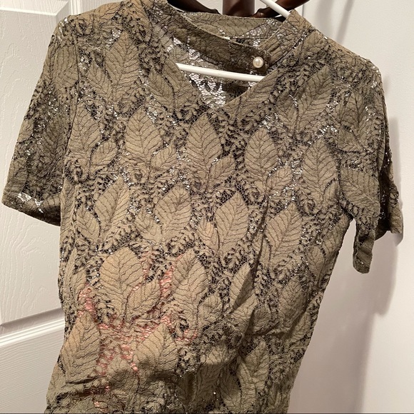 Hollow short sleeve top - Picture 2 of 5